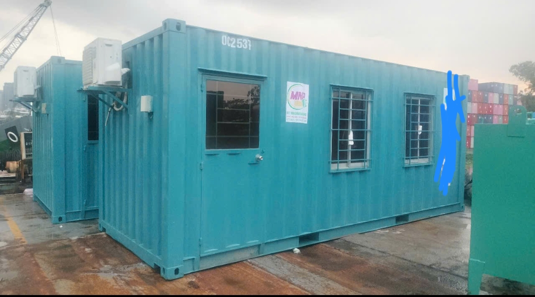 Container văn phòng 20 feet tại Tứ Kỳ – thiết kế hiện đại, nội thất gọn gàng, sẵn điều hòa và đèn chiếu sáng.