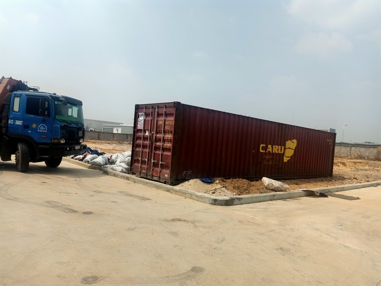 mua container giá cao